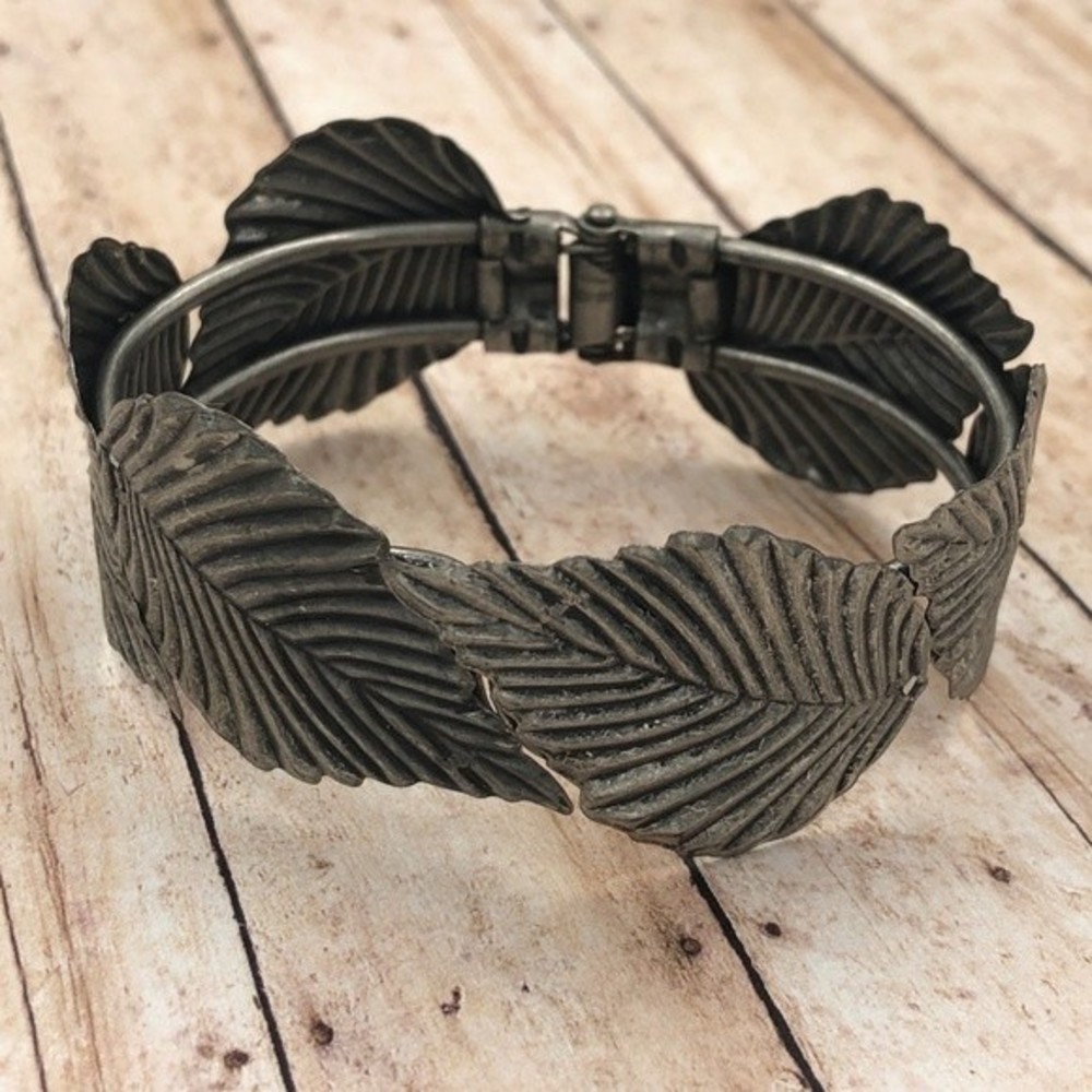 🍀 Rustic Silver Leaves Hinged Bracelet